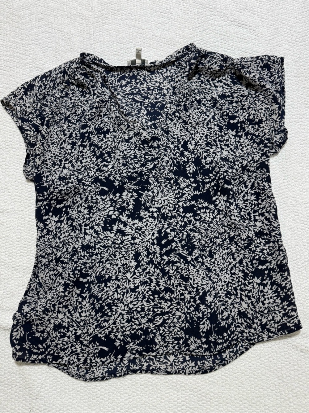 Joie Suela 100% Silk Navy/White Print Cap Sleeve Size S Lightweight Blouse - Picture 11 of 12